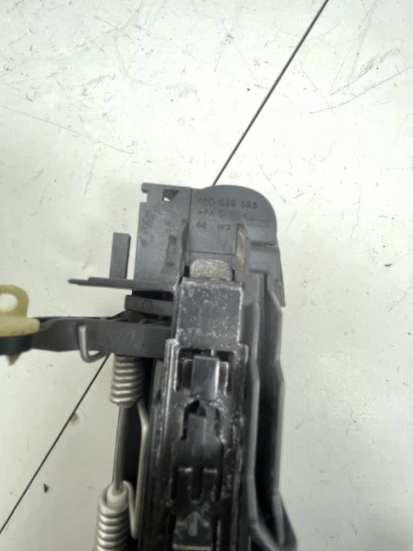 Audi A4 2007 sedán puerta trasera derecha manija exterior OEM+ (gris cuarzo metálico) Foto 4 de 4