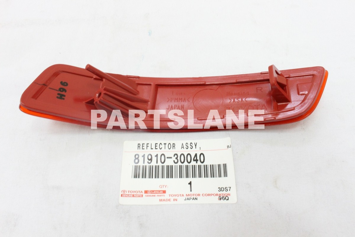 LEXUS GENUINE OEM (RH) SIDE REAR BUMPER REFLECTOR LIGHT LAMP LENS