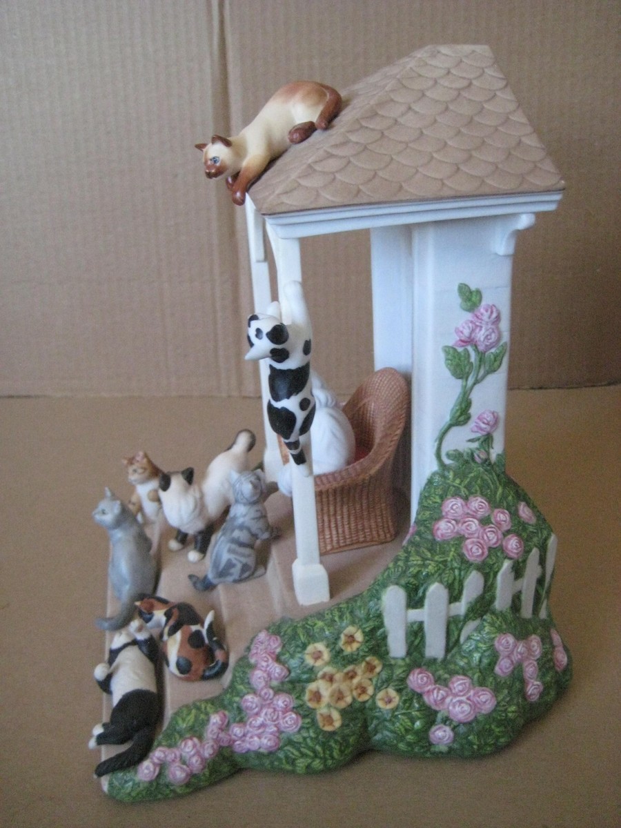 The Queen & Her Court - Hand Painted By Carol Lawson 1988 Franklin