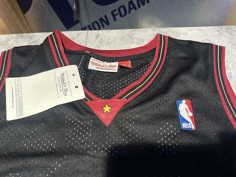 NWT Men’s Large Black Allen Iverson The Answer Philadelphia 76ers Sixers Jersey - Image 3 of 4