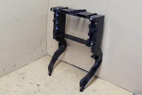 Mercedes E-Klasse W211 Radio Einbaurahmen Geräteträger Einbauschacht 2116800134