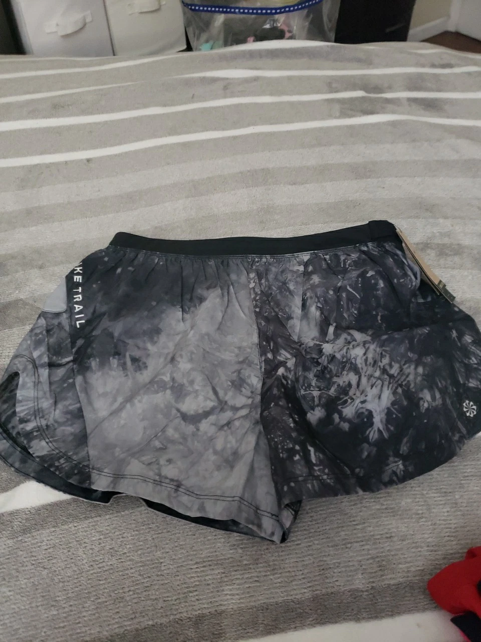 Nike Trail Lined Women's Running Shorts Large Black and Grey Many Pockets NWT
Opens in a new window