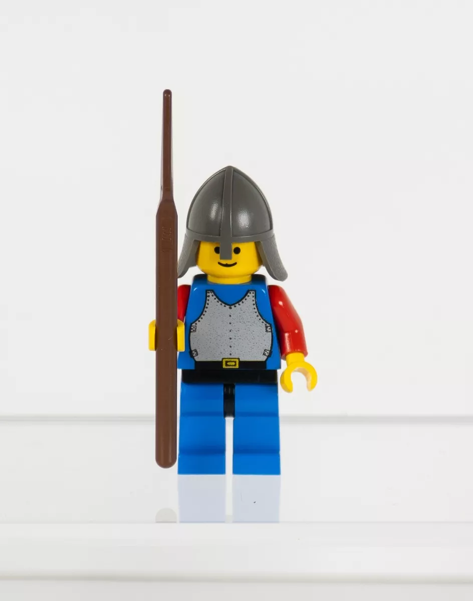 LEGO Castle Classic Knight Minifigure. Vintage Lego. Used Fast Shipping