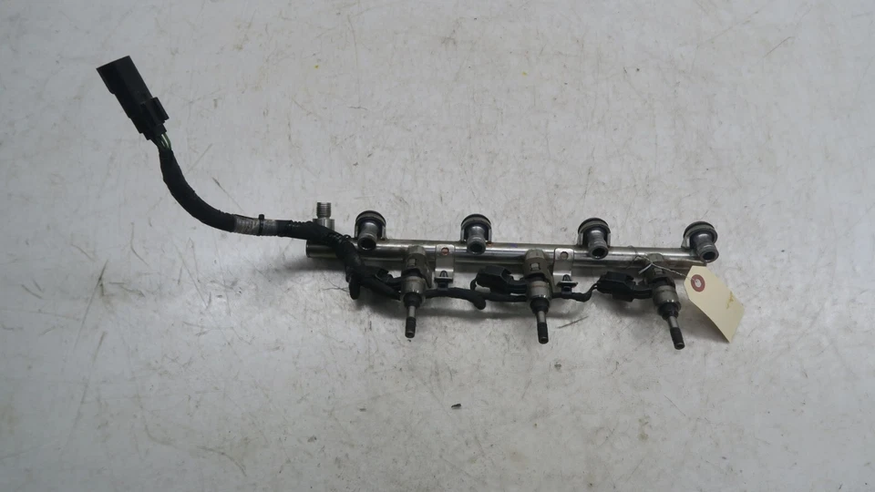 2018-2021 Buick Enclave OEM 3.6L Right Side Fuel Injector Rail 12690525 - Image 3 of 4