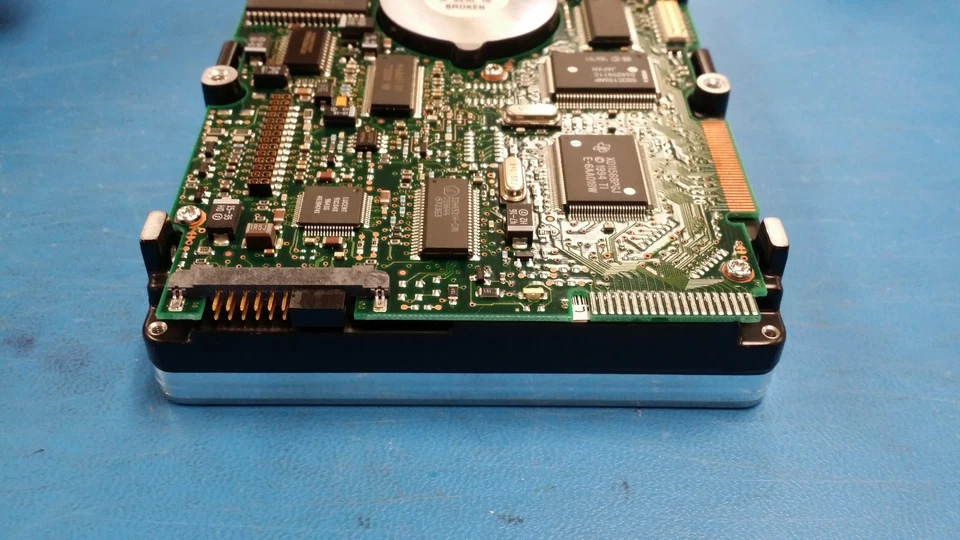 (1HD) ST31051WC Seagate Hawk 2XL(1.05GB)31/2"5400RPM Single Ended Fast Wide SCSI - Image 2 of 4