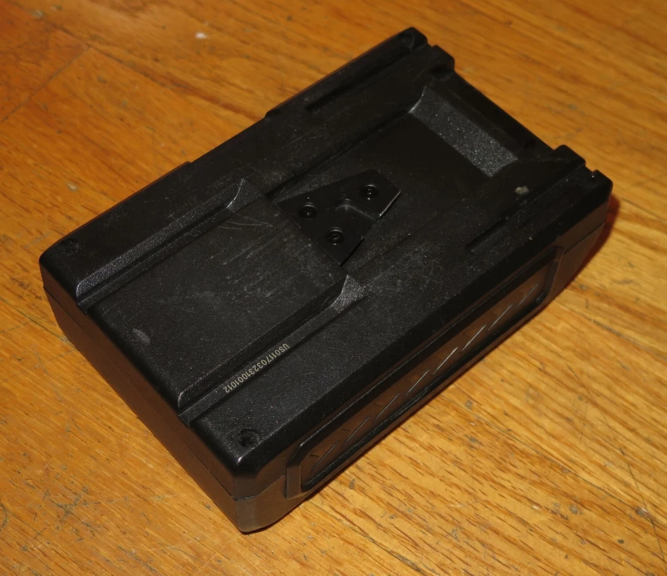 Batería y cargador LanParte montaje en V LPT-VB-150 iones de litio 14,8 V 10,1 Ah 150 vatios Foto 3 de 3