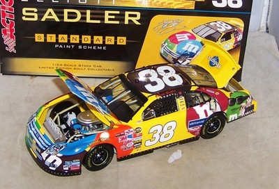 2006 Elliott Sadler 38 M & MS 1/24 Action Platinum NASCAR Diecast