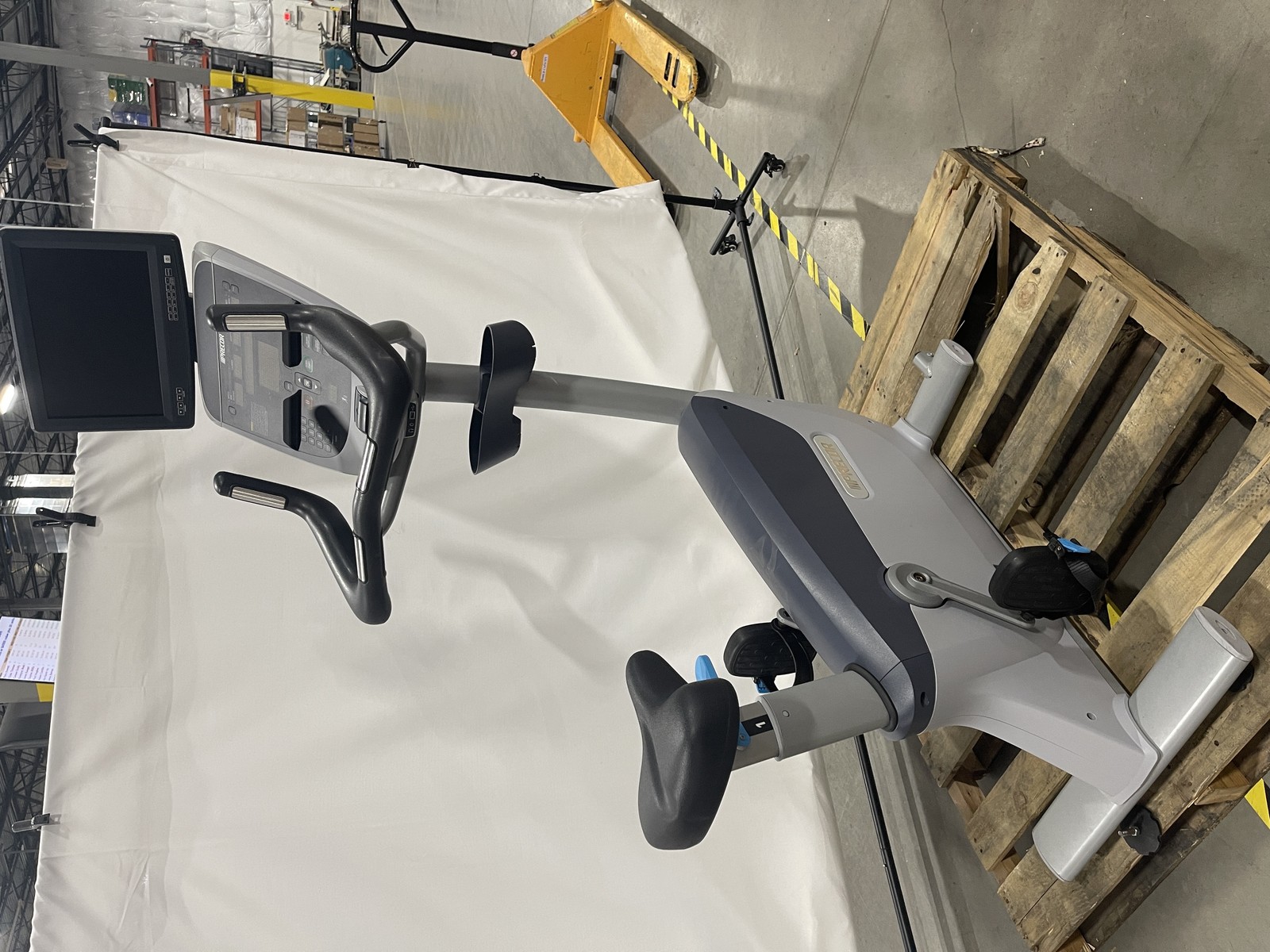 ВЕРТИКАЛЬНЫЙ ВЕЛОСИПЕД PRECOR UBK 835 с КОНСОЛЬЮ P30 - СЕРЫЙ 357090₽