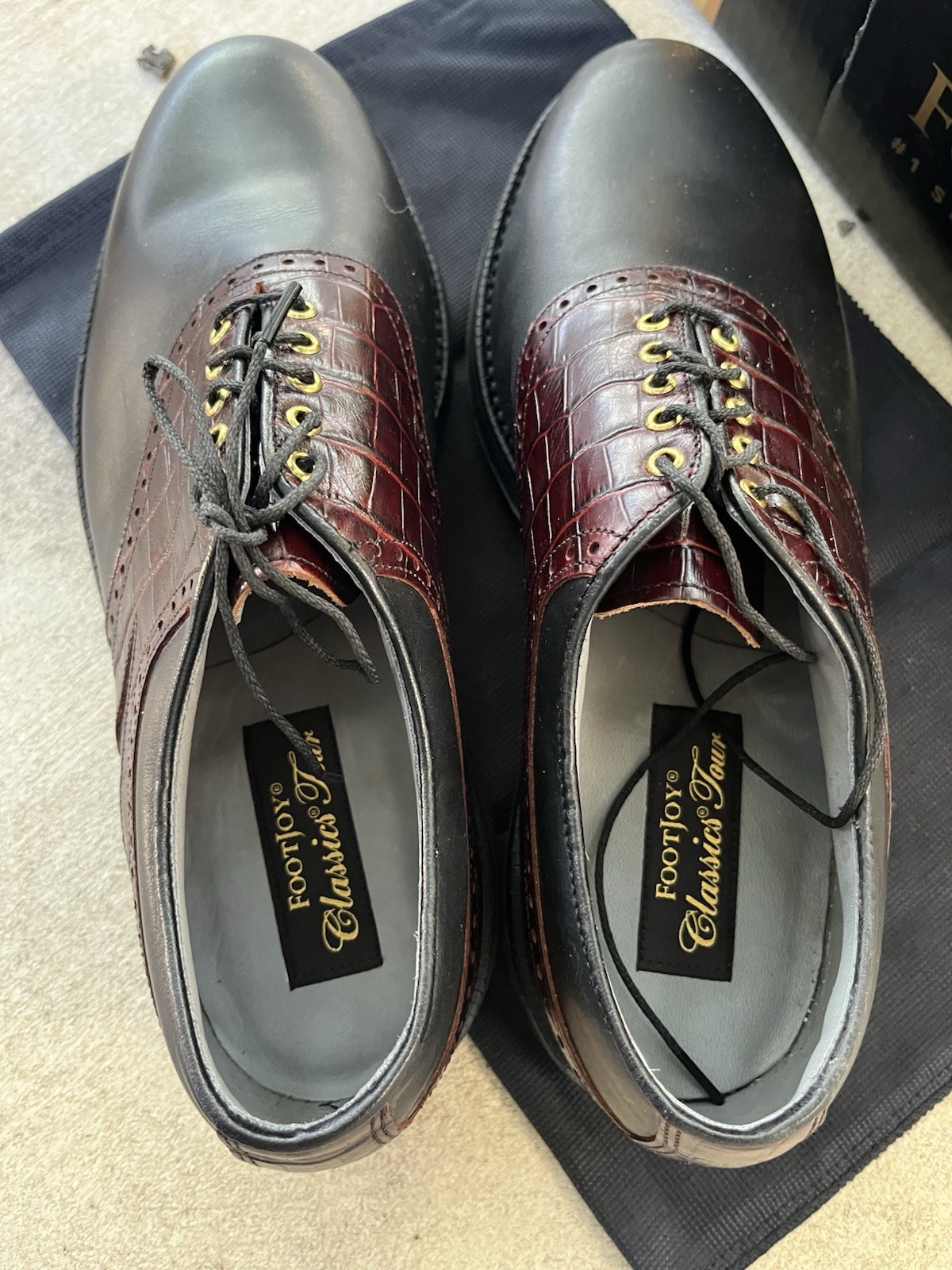 NEW FootJoy Classics Tour Black Leather / Burgundy saddle golf shoes Men's 10.5D