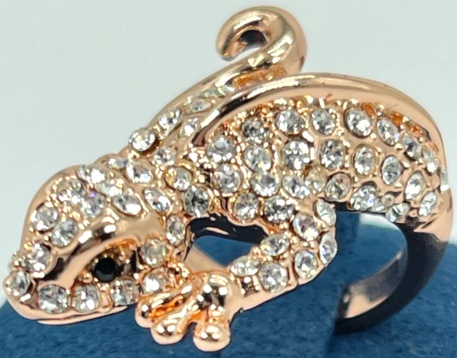 Anillo Lagarto Oro Rosa 18K Cubierto con Cristales Transparentes. Ojos de espinela negra. Talla 6 Foto 4 de 4