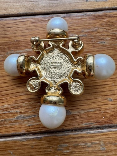 Vintage Avon "Mogul" Maltese Cross Brooch Pin Goldtone Faux Pearl Rhinestones - Picture 6 of 8