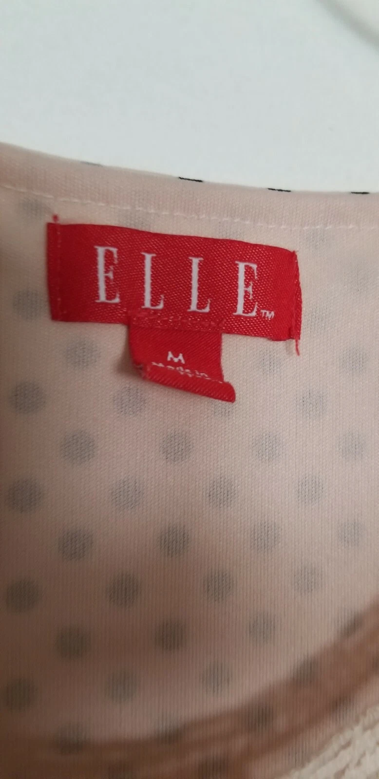 VETEMENTS Abito ELLE rosa e marrone a pois SS. Scollo a V look ricamo. Fondo con volant.