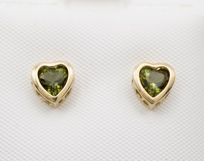 Filagrane Ohrstecker Turmalin in Herzform. 14 Karat Gelbgold