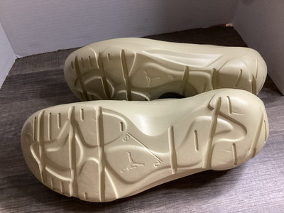 Jordan System.23 Team Gold‎ Men’s Slip On Shoes  Sandals  size 10 Jordan System.23 Team Gold Men main image 4