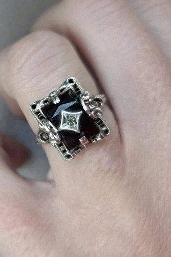 Vintage Sterling Silver Onyx Ring Art Deco ring with diamond. size 6