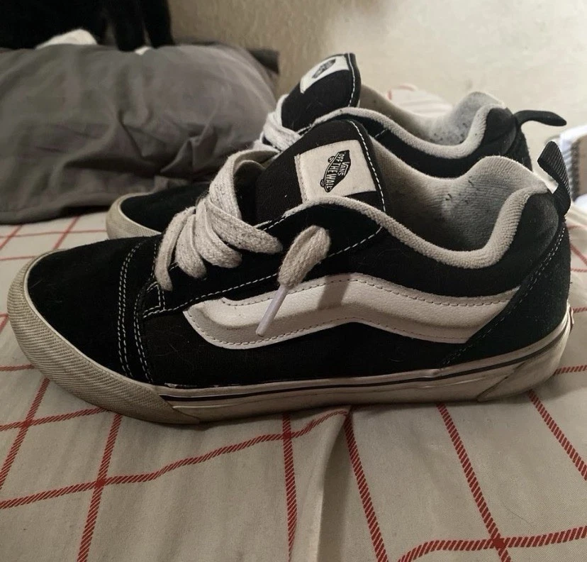 Zapatos Vans Knu Skool - Negro/Blanco - Talla 6.5Y / Mujer’s 8 – Nuevos con Caja Foto 2 de 4