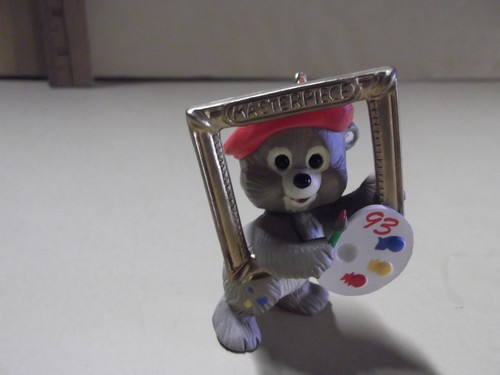Hallmark Keepsake "Beary Gifted" 2.5"in Ornament Handcrafted 1993 - Picture 4 of 6
