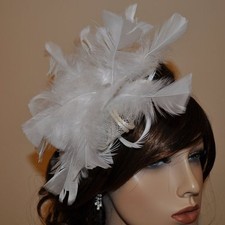 Fascinator Haargesteck Federn Blume WEISS IVORY Hochzeit Haarschmuck Sinamay NEU