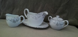 SPODE ENGLAND BONE CHINA, 3pcs. Sauce Boat, Creamer & Condiment bowl w/ lid. EUC
