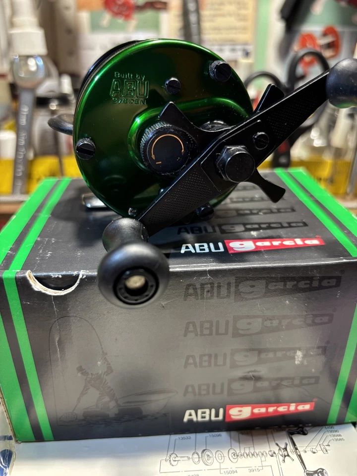 RARE GREEN, VINTAGE NEW IN BOX, OLD STOCK AMBASSADEUR 4600CB FISHING REEL LOT #3 - Image 4 of 4