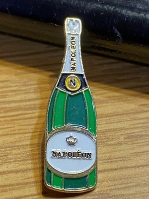 Pins extrem seltene Sammlerstücke alle ca. 30 Jahre alt Napoleon Sekt
