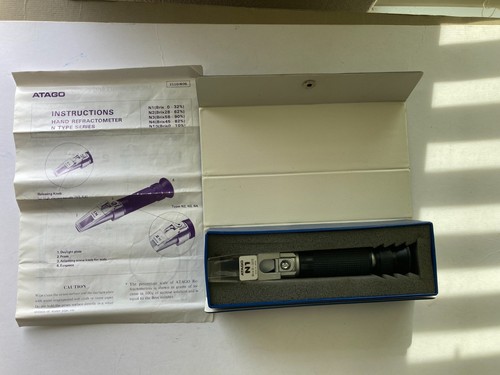 ATAGO Hand-Held Refractometer Made in Japan, with Case and Manual. Brix: 0~32%. - Afbeelding 2 van 5