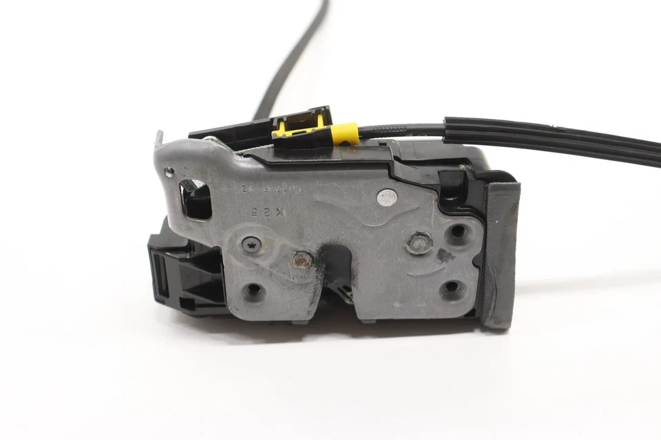 Actuador de pestillo de cerradura de puerta lateral izquierda trasera Buick Enclave 2018-2024 OEM 13533609 Foto 2 de 4