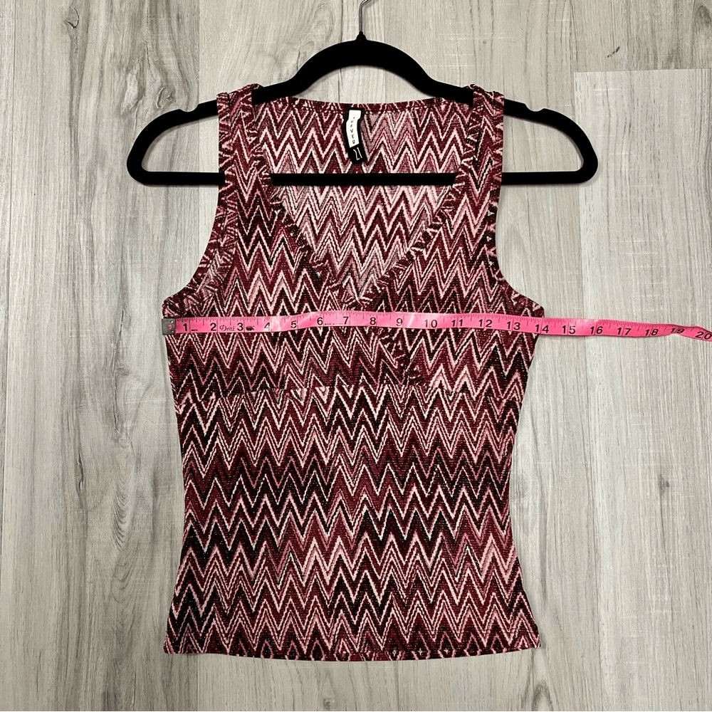 EUC forever 21 top VNTG y2k burgundy chevron pattern gold