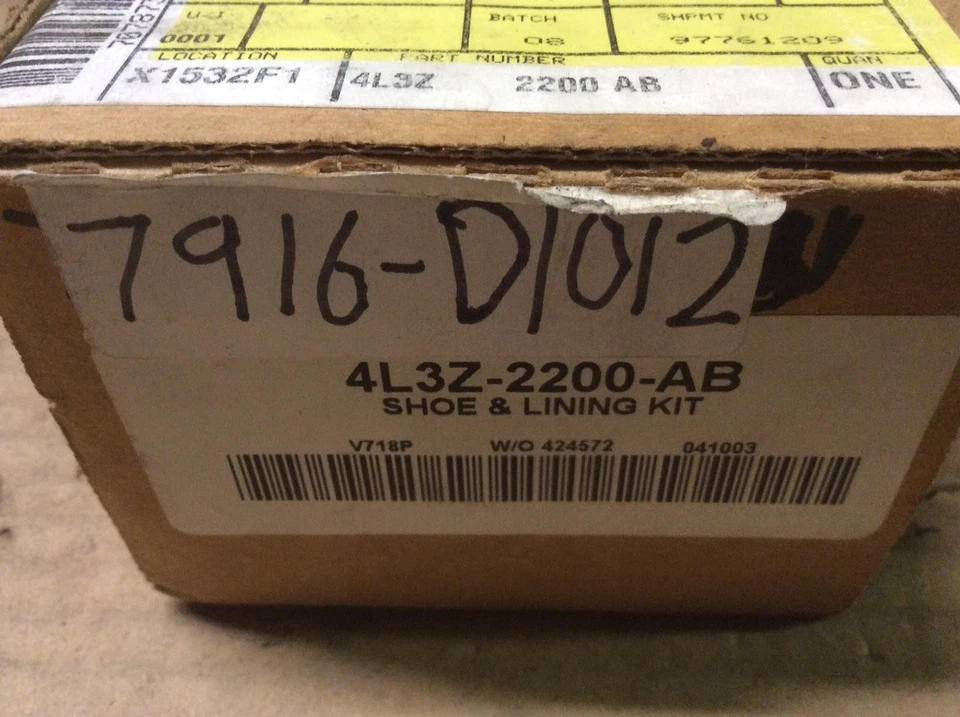 Nuevas pastillas de freno de disco traseras de fábrica OEM Ford Motorcraft 4L3Z-2200-AB Foto 2 de 4