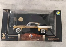 Road Signature 1958 Studebaker Golden Hawk  1:18 Scale Metal Die-Cast Car NEW