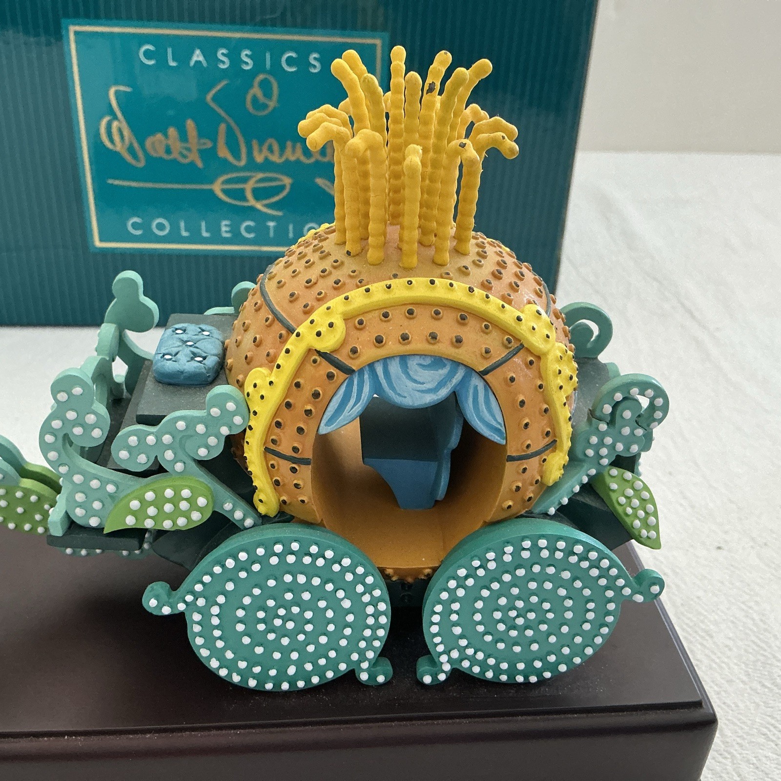 WDCC Disneyland Main Street Electrical Parade Cinderella’s Coach w/Lightbulb