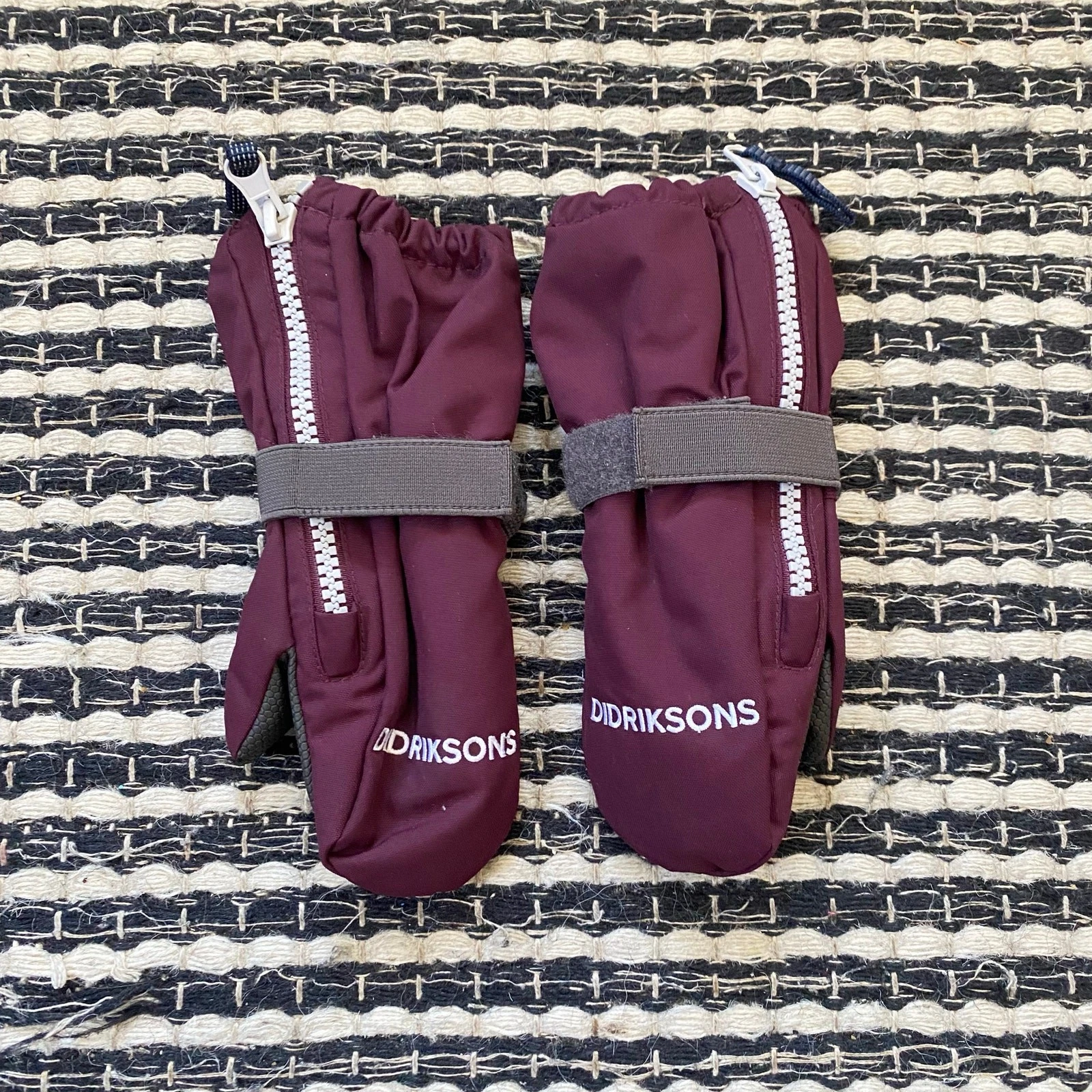 Didrikson Toddler Biggles Plum Burgundy Pull On Zip Mitten Gloves 0/2Y