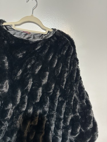 La Fiorentina Black Faux Fur Asymmetric Poncho (JL20FFF2068) One Size - NWT $199 - Picture 2 of 6