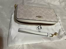 COACH beige logo long wallet