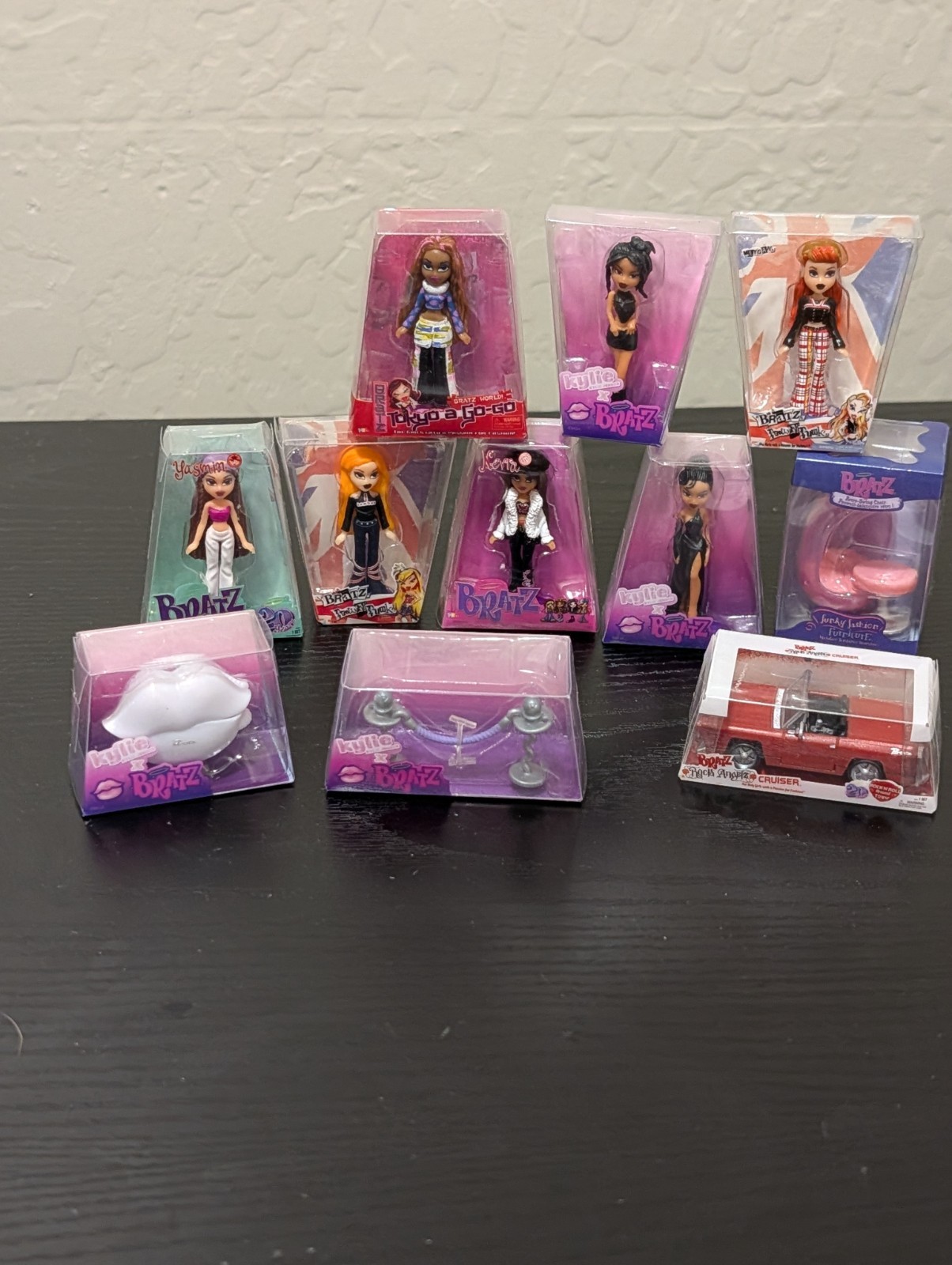 Bratz MGA Miniverse Mini Bratz Toy Collectibles Lot Of 11 Flash Backs  Rare