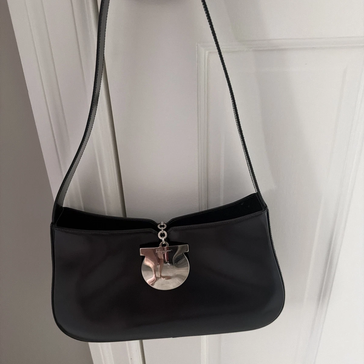 Salvatore Ferragamo ブラックパーティーバッグ Salvatore Ferragamo Black Patent Calfskin Leather Celtico Satchel