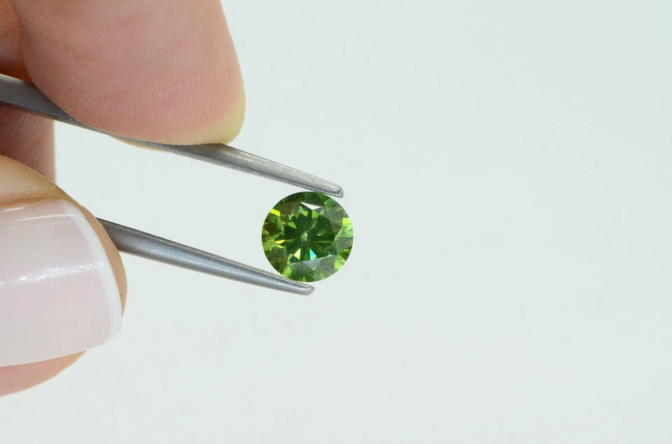 Fancy Green Diamond Loose Round Shape 1.13 Carat VVS2 Natural Enhanced Polished - Image 4 of 4