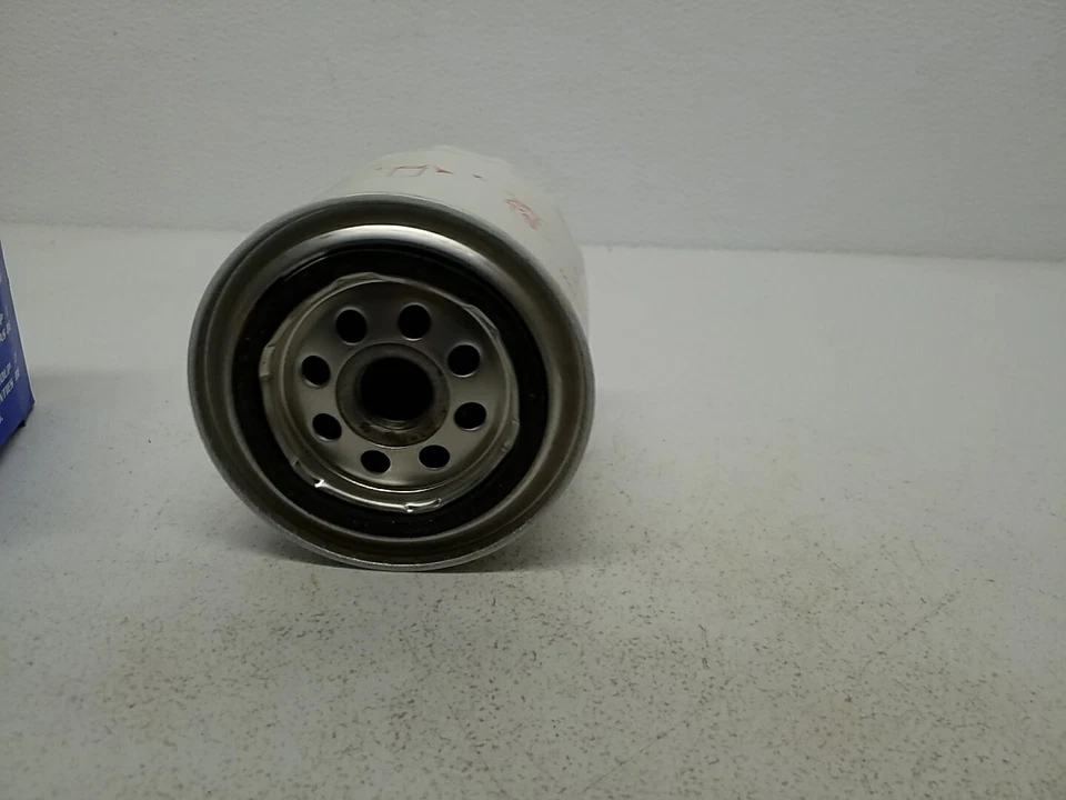 Filtro de aceite automotriz V81 Group 7 hecho en EE. UU. Filtro de aceite Group7 V81 Foto 3 de 4