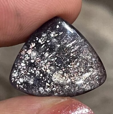 12ct 21x18x4mm Rare Bloodshot Purple Iolite Sunstone Trillion Cabochon Gemstone