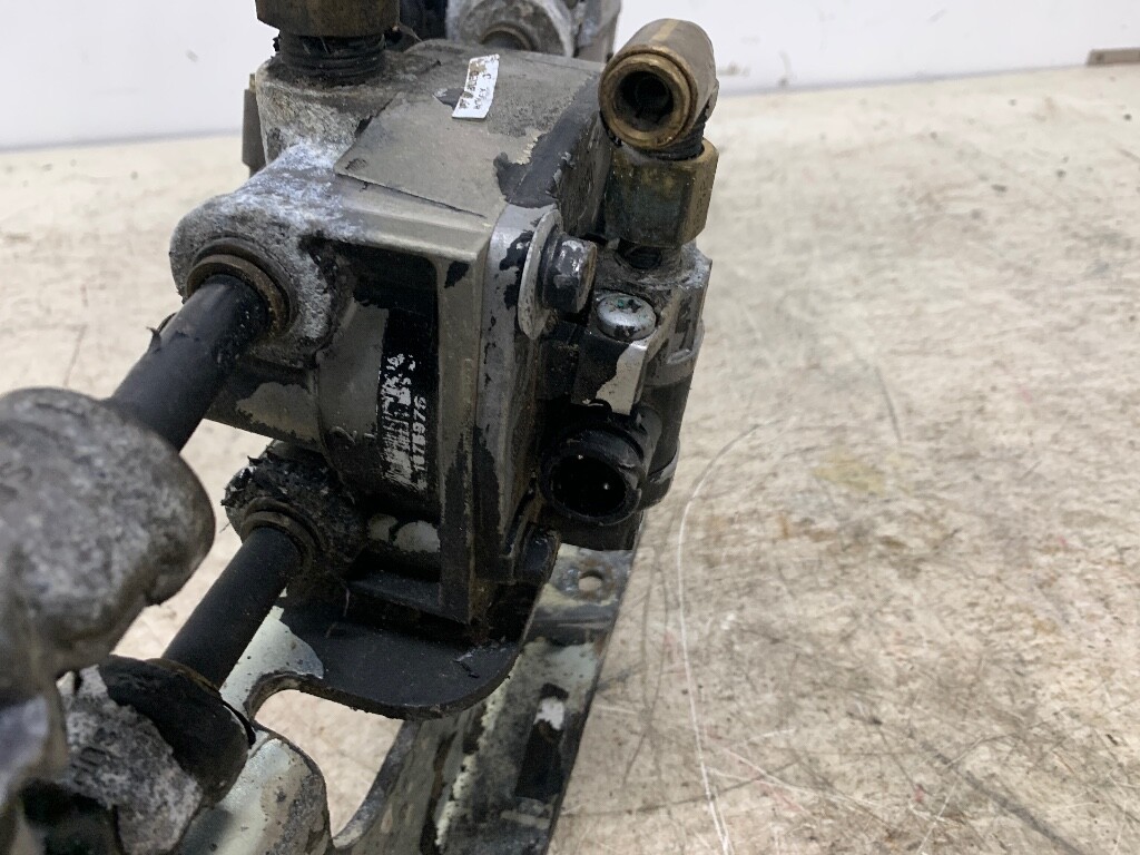 Mack Bendix Relay Valve K078420 and M-32 Modulator Valves K022188  