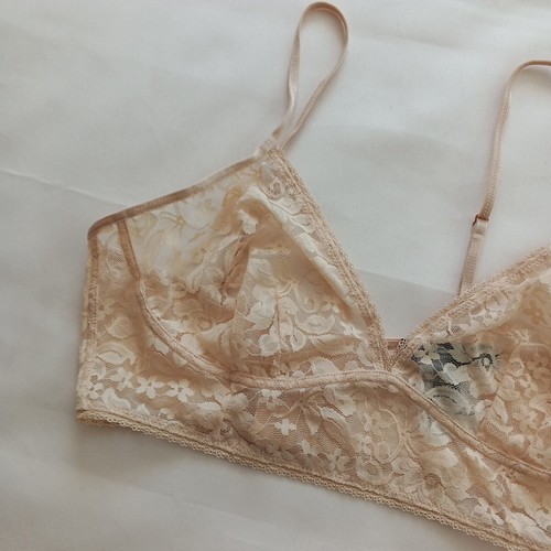 Neu mit Etikett INC transparentes Bralette mit Blumenspitze Größe Medium beige verstellbarer Träger - Bild 2 von 9