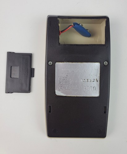 Rare Vintage Commodore Solid State Red LED Calculator 897D w/ box & manual - Picture 4 of 11