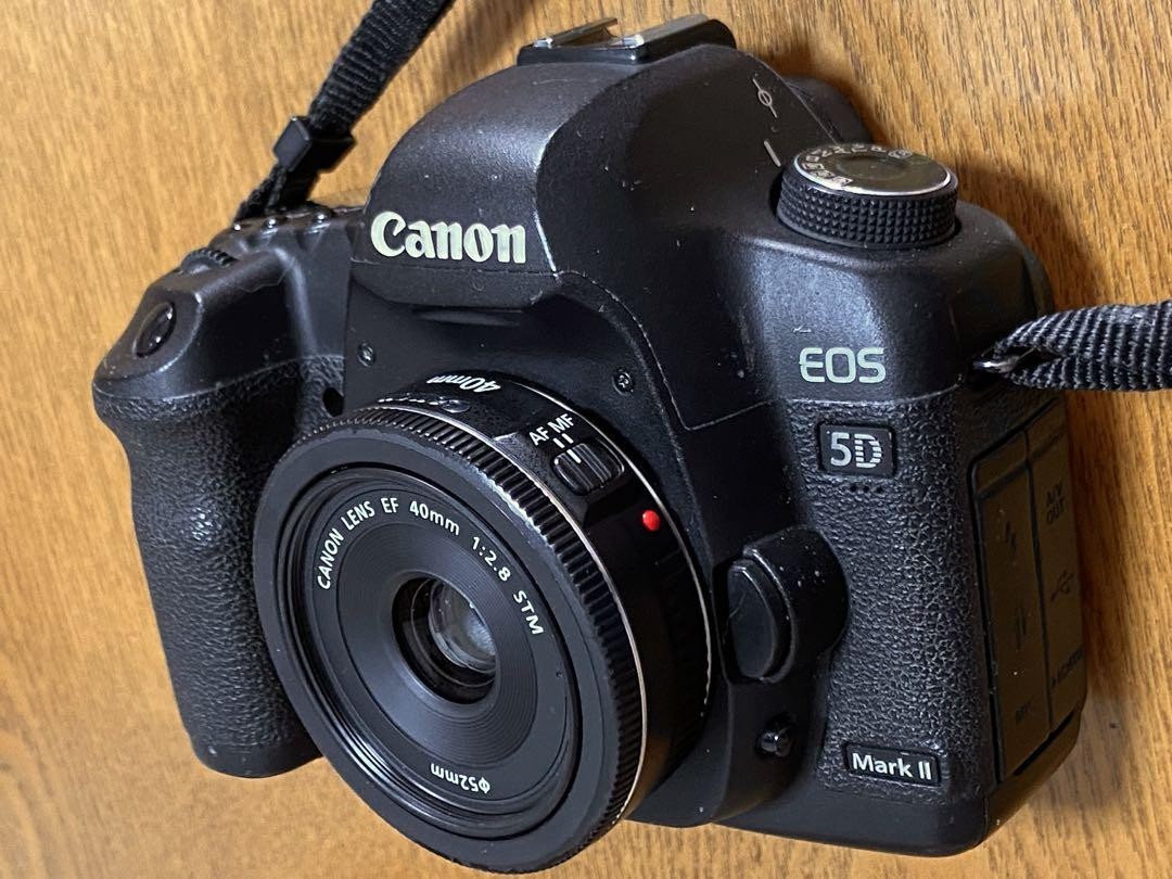 Canon EOS5D markⅡ EF100mm f2 EF40mm f2.8 Canon EOS 5D Mark II Camera Body with EF 100mm f/2 & EF 40mm