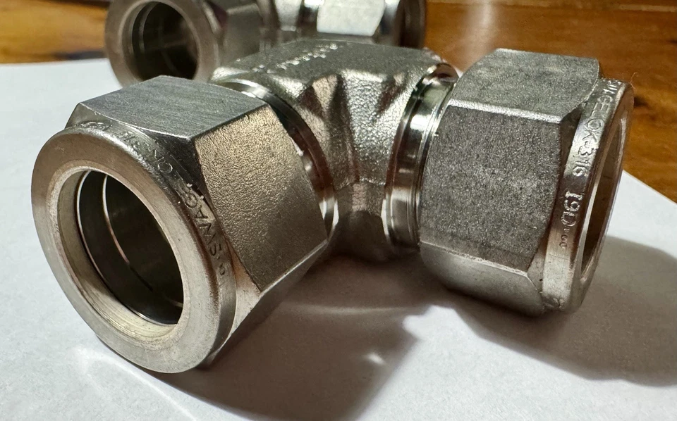 New 3/4x3/4 Swagelok SS  316 90 Elbow Compression Union Tube - Image 4 of 4