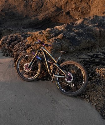 Yeti Sb5.5 turq $12k Dream Build NEW PARTS Full Carbon Hope v4 Fox Factory X01