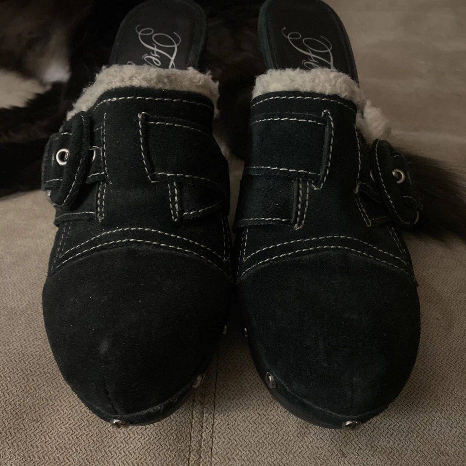 Zueco Fergie Kikapu Tachonado Negro Gamuza Piel Sintética Estilo Plataforma Tacón Mujer Talla 7 Foto 2 de 4