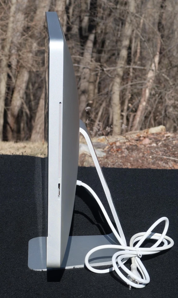 iMac 11,2; 21.5" Screen, 3.06 GHz, 999.86 GB Storage, Video Card Repair or Parts - Image 4 of 4