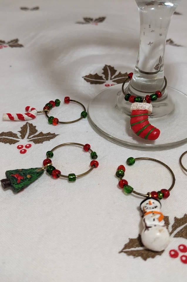 6 dijes de copa de vino con anillo de metal de Navidad marcadores fiesta navideña Foto 4 de 4