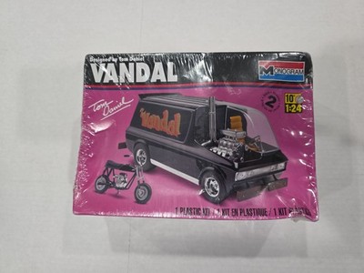 2012 Monogram Tom Daniel VANDAL 1/24 MODEL #85-4926-New Sealed w/ Box Damage