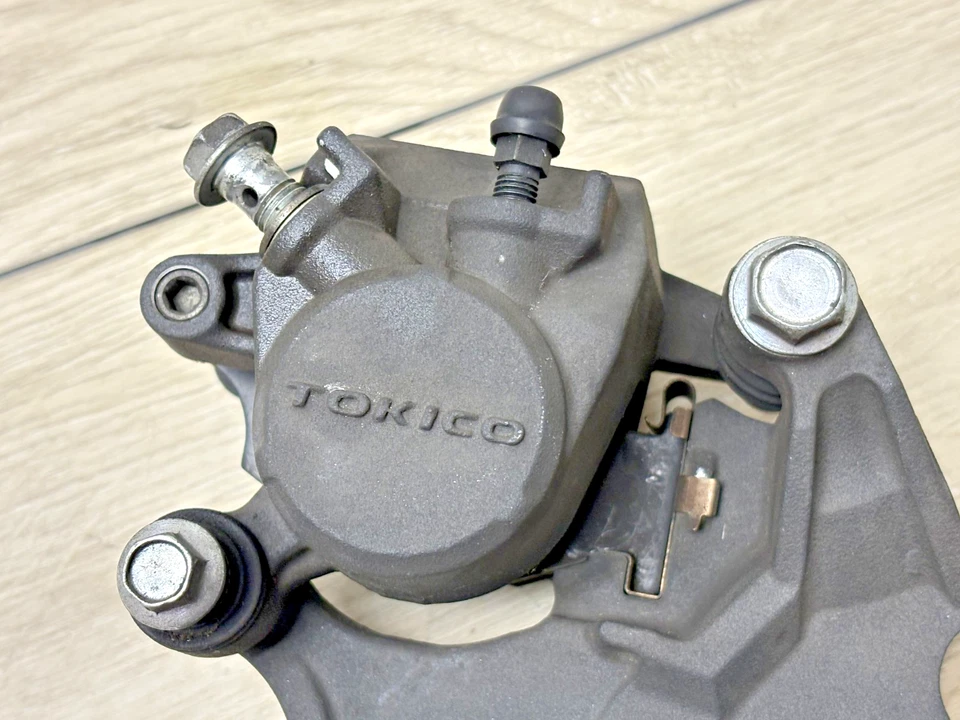 GSXR600 GSXR750 2008 2009 Suzuki OEM pinza de freno trasera con soporte de montaje Foto 4 de 4